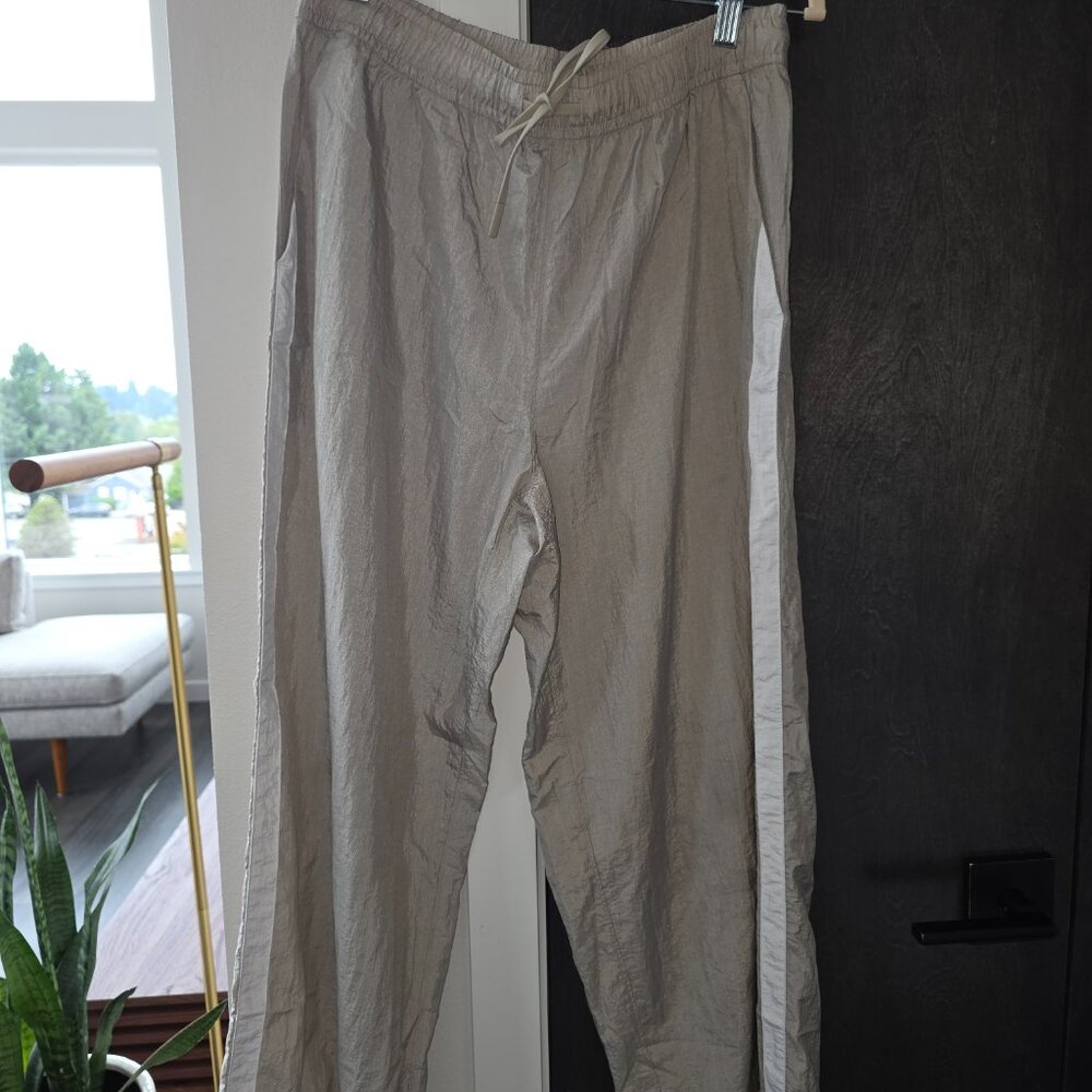 Athleta Daybreak Mid Rise Parachute Jogger size medium petite - Picture 3 of 3